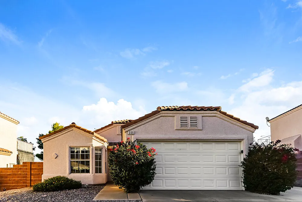 3 bed, 2.0 bath, 1260 sqft, $2,970 — Photo 1