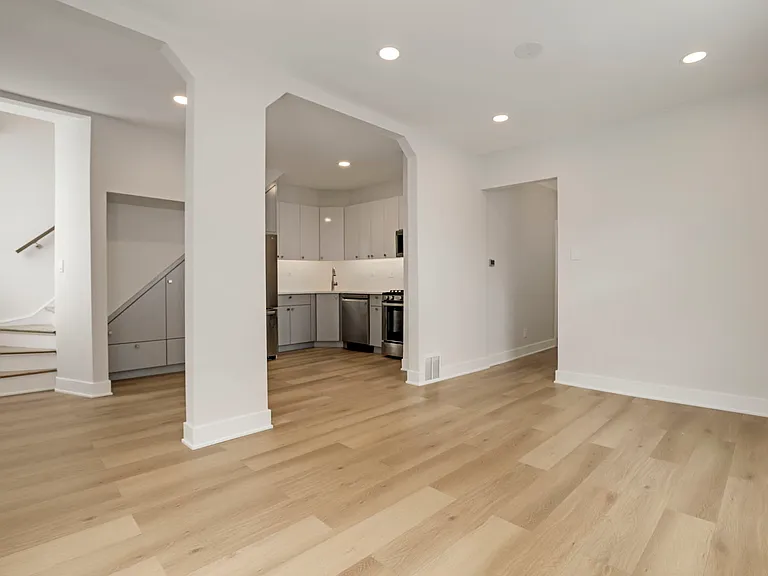 4340 N Oakley Ave #CH — Photo 8
