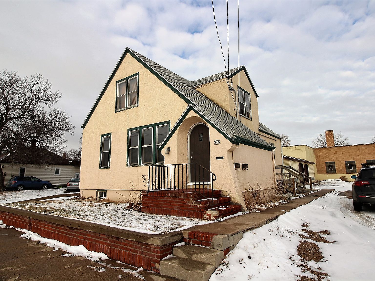 213 5th Ave NE 2, Minot, ND 58703 Zillow