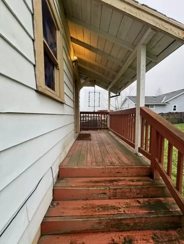 another view of back deck - 325 M St