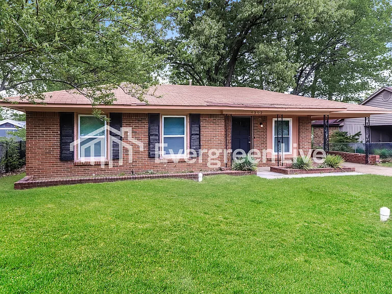 4302 Almo Ave — Photo 2
