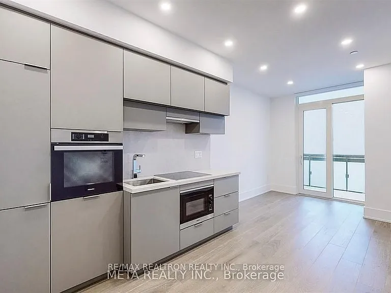 39 Roehampton Ave #4301 — Photo 2