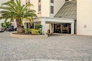 3 bed 3 bath Penthouse — Photo 2