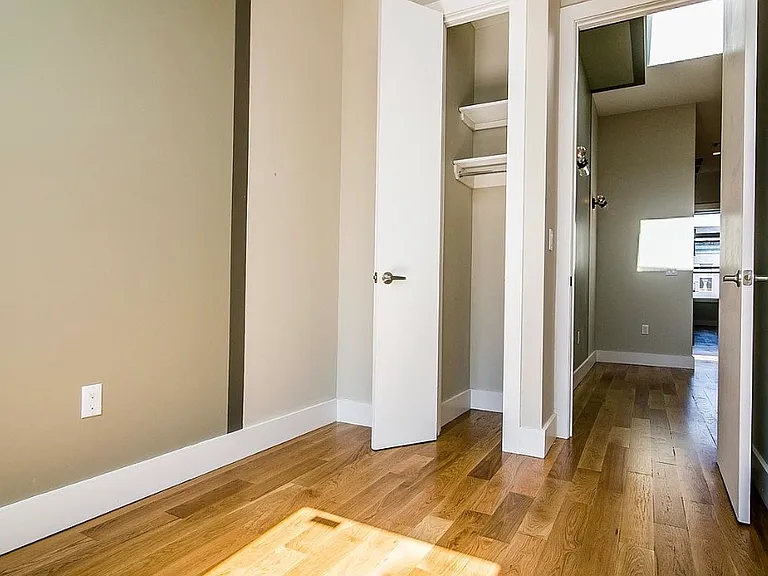 252 Melrose St #3L — Photo 7