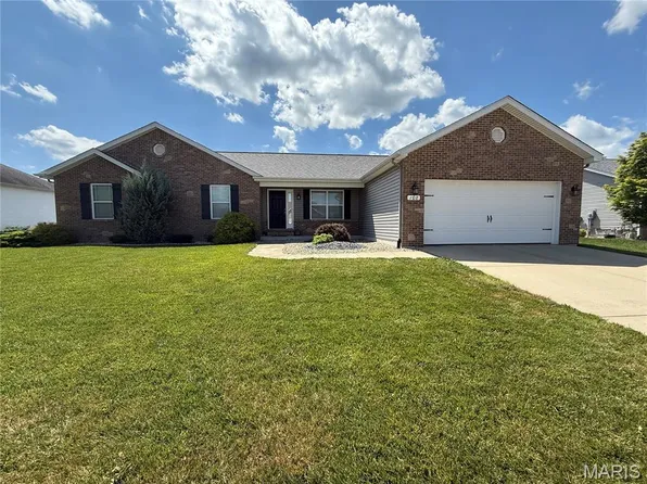 108 Garrettford Dr, Bethalto, IL 62010