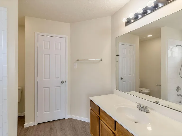 7622 Jonathon Ct — Photo 9
