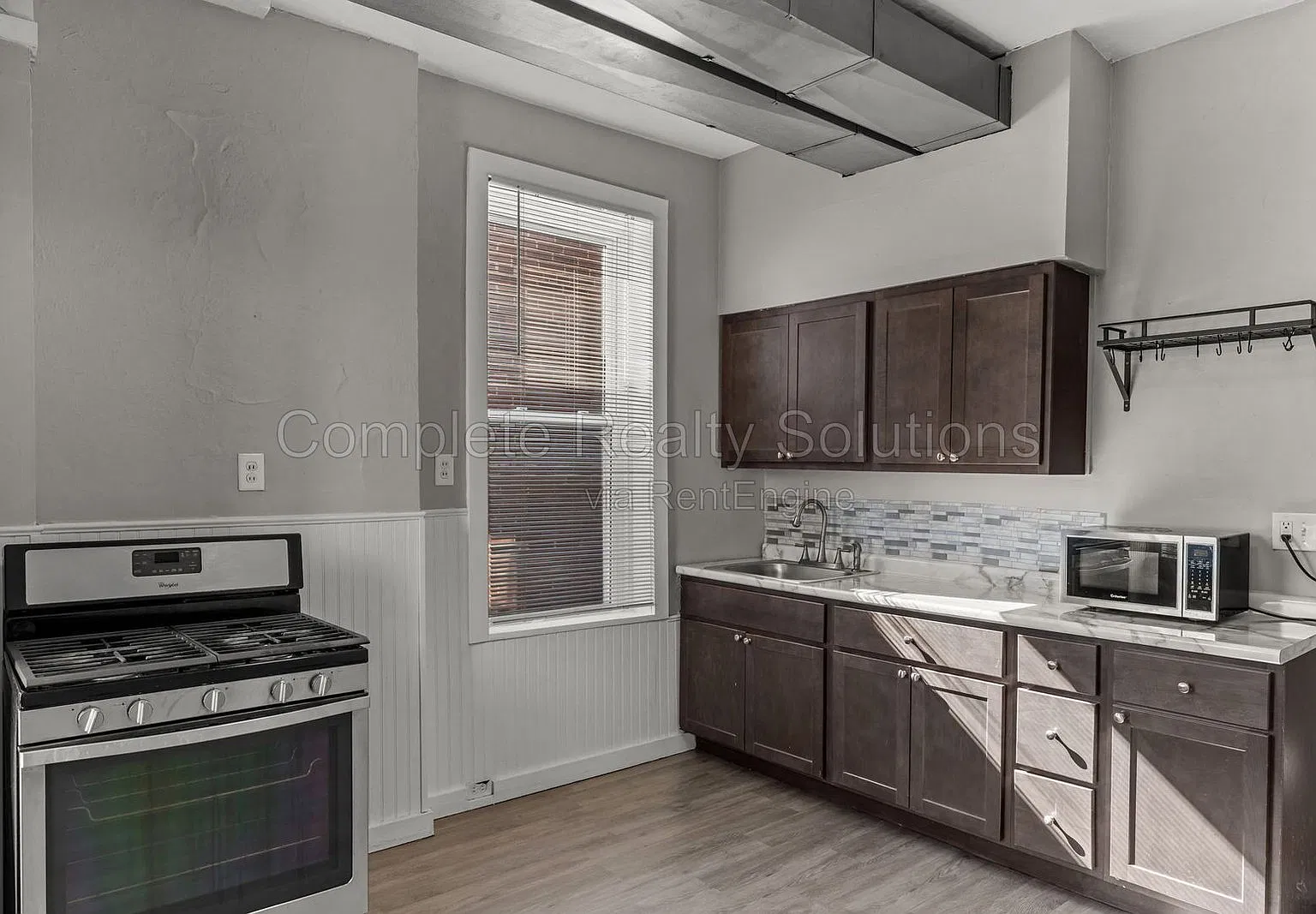 1 bed, 1.0 bath, 987 sqft, $850 — Photo 2