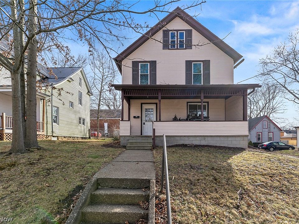 1st image of 313 E 7th St