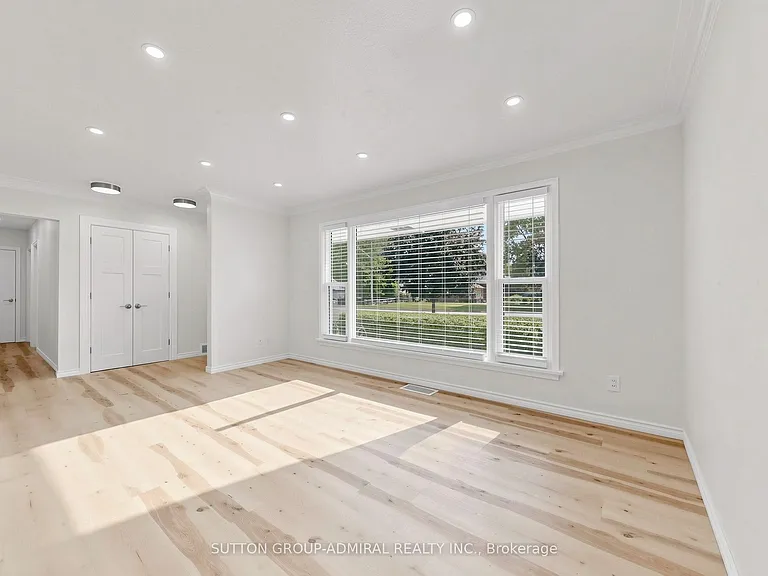 27 Patricia Dr — Photo 6