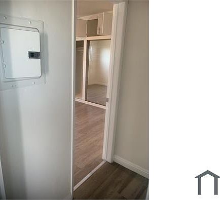 5th image of 6655 Woodley Ave