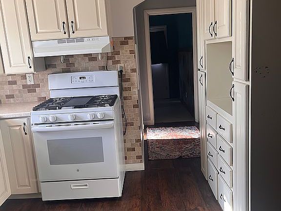 3rd image of 303 E 4th St