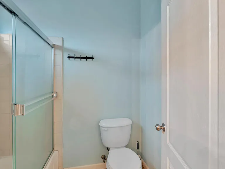 1061 Vermont Ave — Photo 30