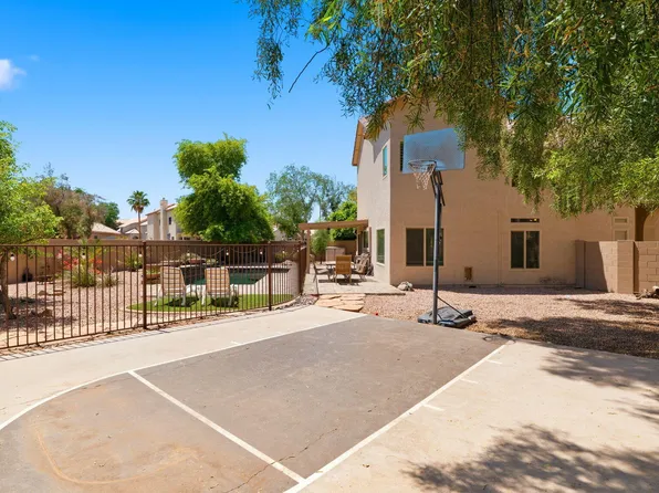 219 W ENSUENO Street, Gilbert, AZ 85233