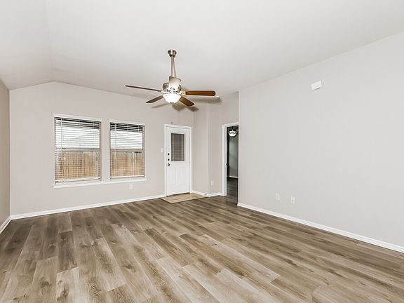 4th image of 829 Walls Blvd