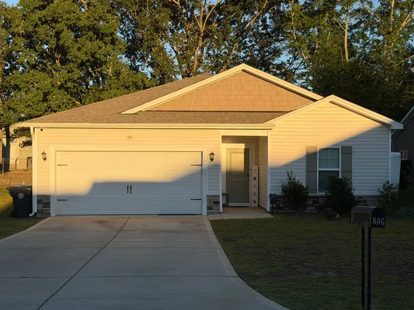 806 Jackson St, Raeford, NC