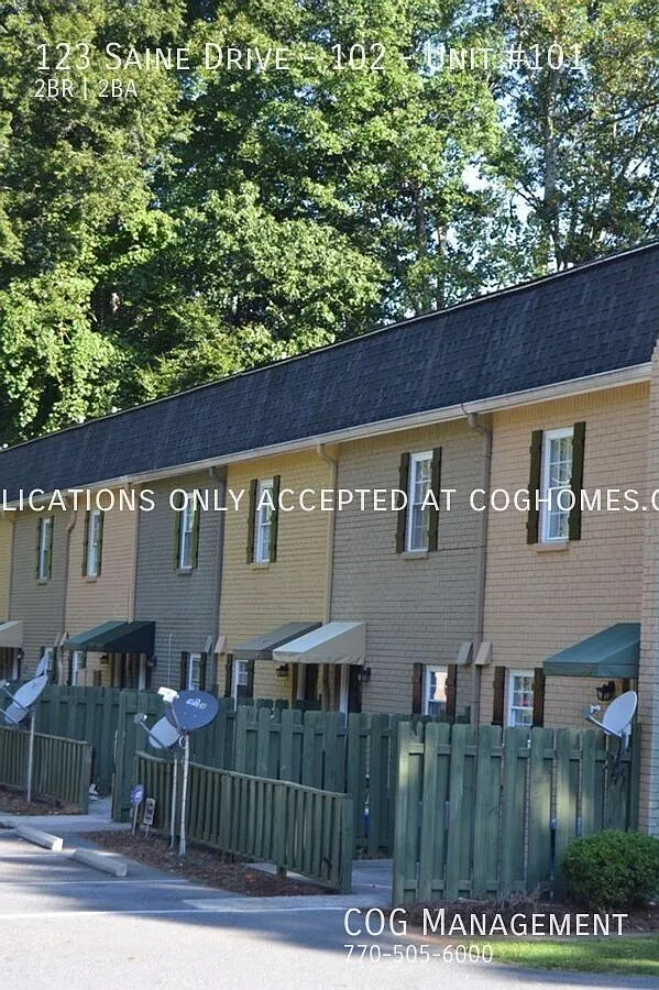 Condominium Located Near Marietta Square — Photo 1