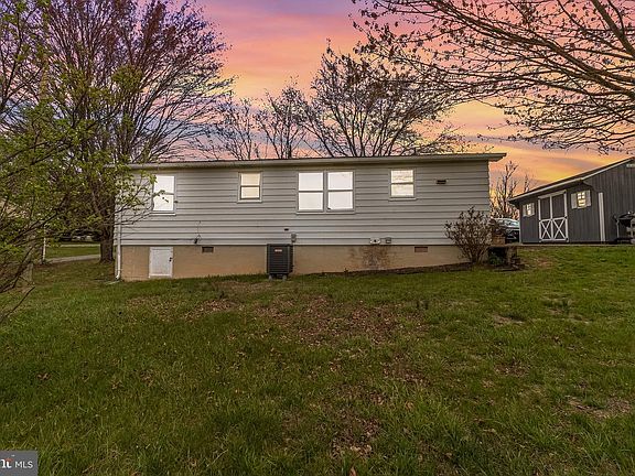 3rd image of 1570 Nadenbousch Ln