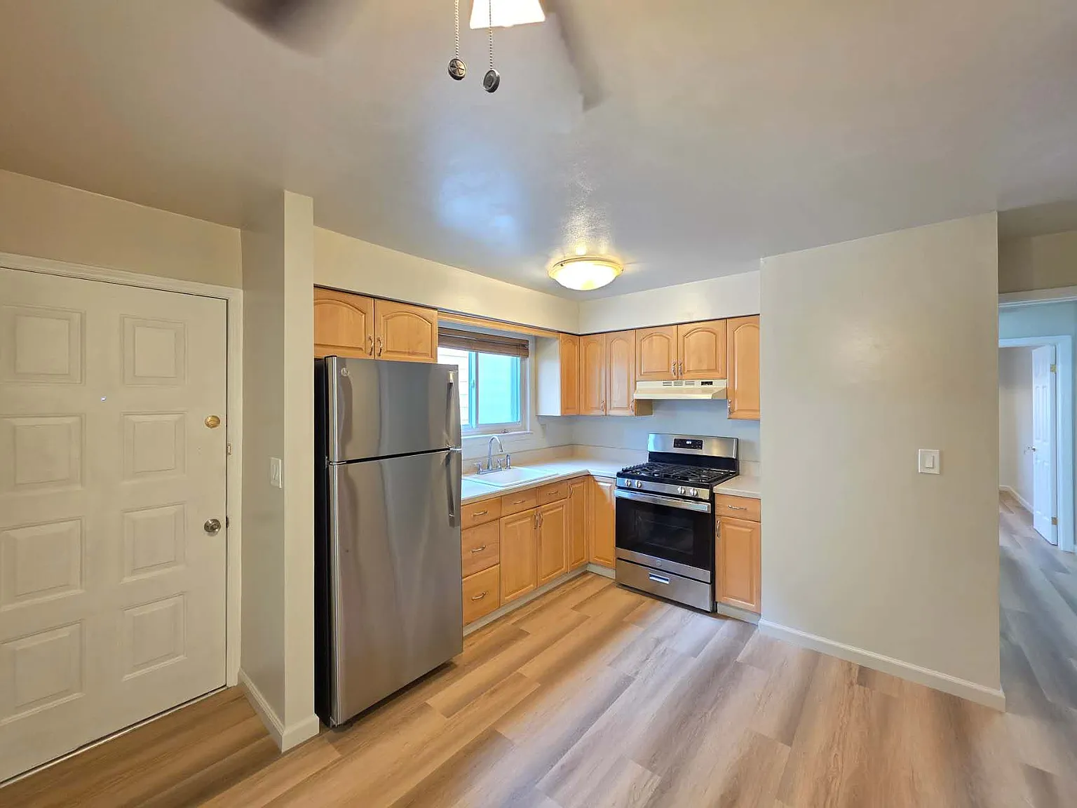 941 Ramona Ave — Photo 1