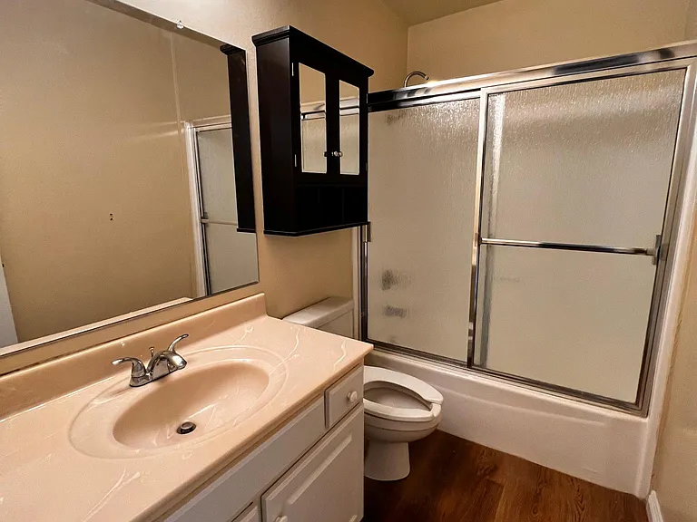 2220 W Victory Blvd #102 — Photo 8