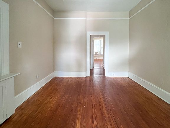 2nd image of 208 NE 4th St