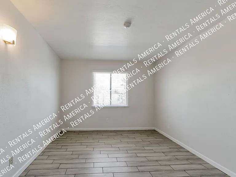 1810 E Blacklidge Dr #322 — Photo 10