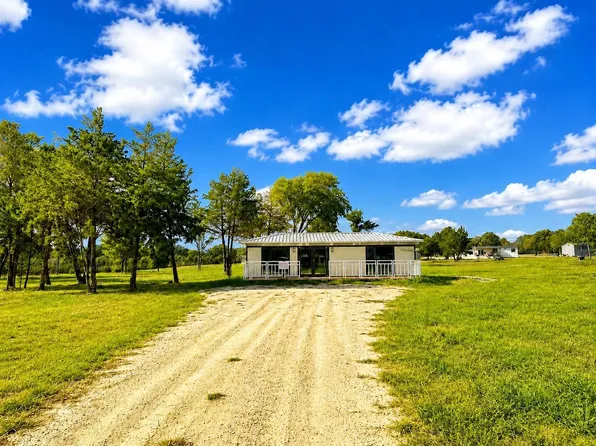 1316 E Titus St, Mexia, TX 76667