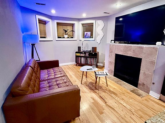 4th image of 809 W Bradley Pl #G