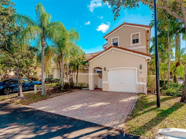 1094 Redwood St, Hollywood, FL 33019