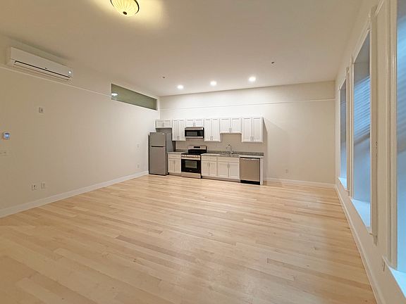3rd image of 105 Paige St #C4f13bc2d