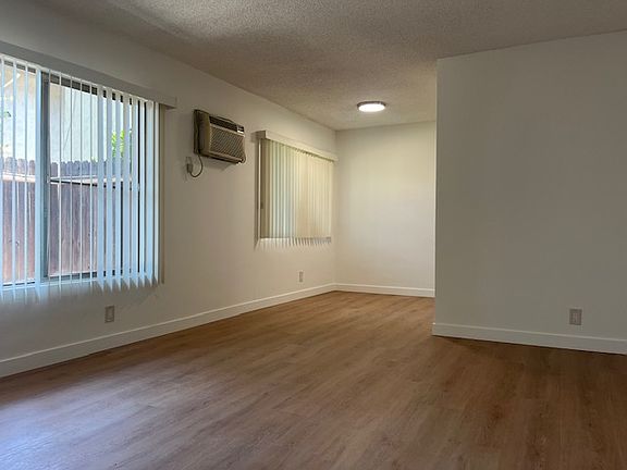 2nd image of 858 W El Repetto Dr #B