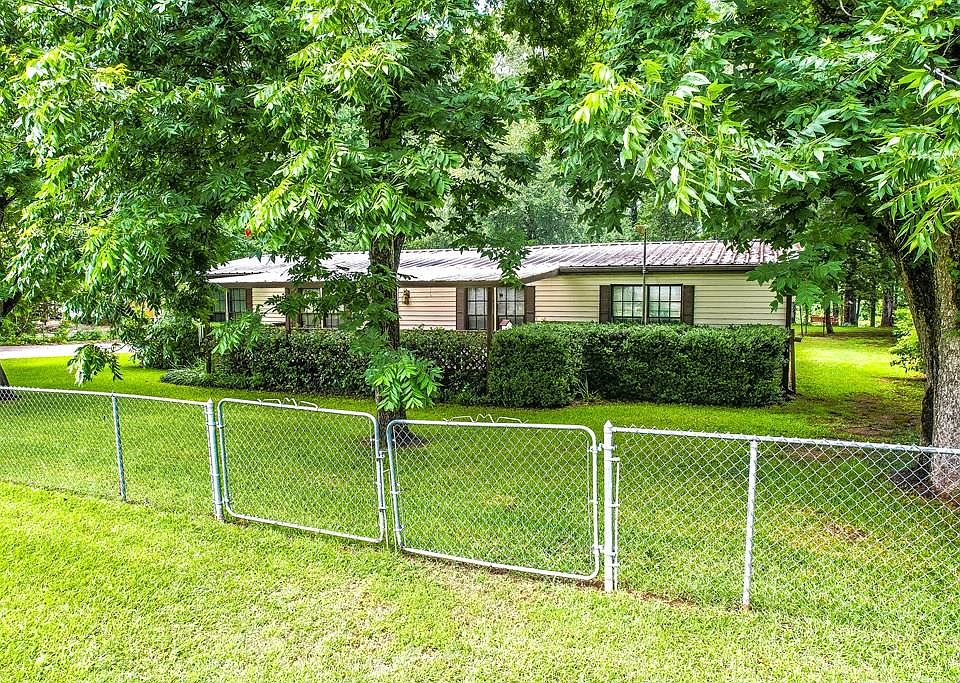 1st image of 696 Persimmon St