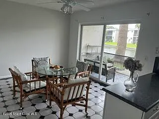 3 bed, 2.5 bath, 1668 sqft, $2,490 — Photo 4