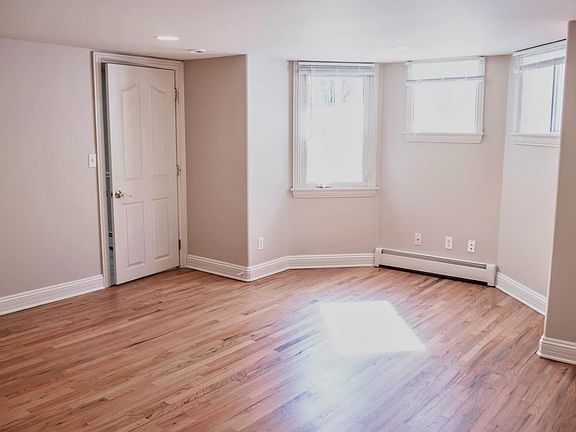 5th image of 1070 N Marion St APT 1