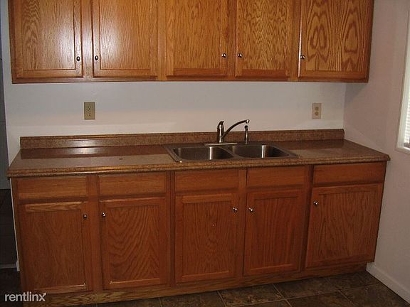 4th image of 669 Brown St APT 1