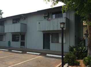 827 NE A St APT 2, Grants Pass, OR 97526