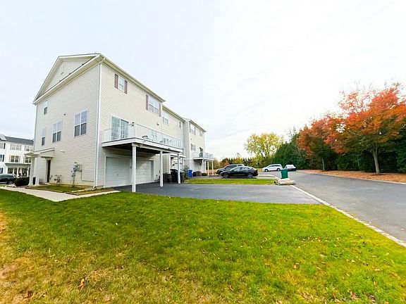 5th image of 33 Mountie Ln