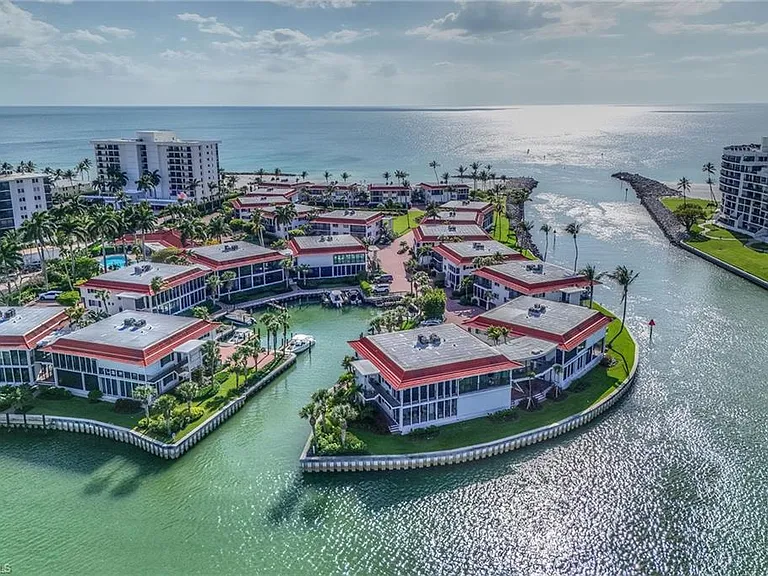 2258 Gulf Shore Blvd N #O1 — Photo 1