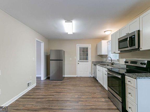 5th image of 929 Pine Roc Dr