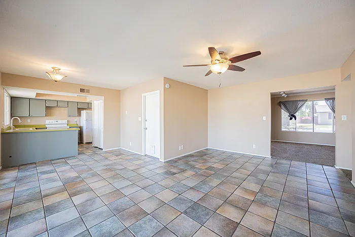 2812 S Cottonwood Dr — Photo 8