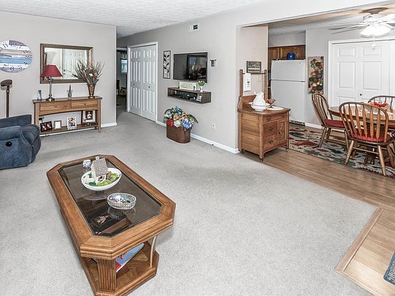 5th image of 801 Lancashire Dr APT 4