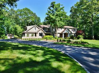 150 Foxhunt Cres, Syosset, NY 11791