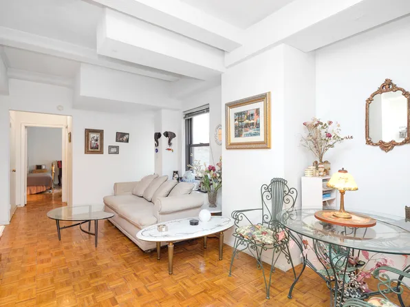 235 East 49th Street image 4 of 12