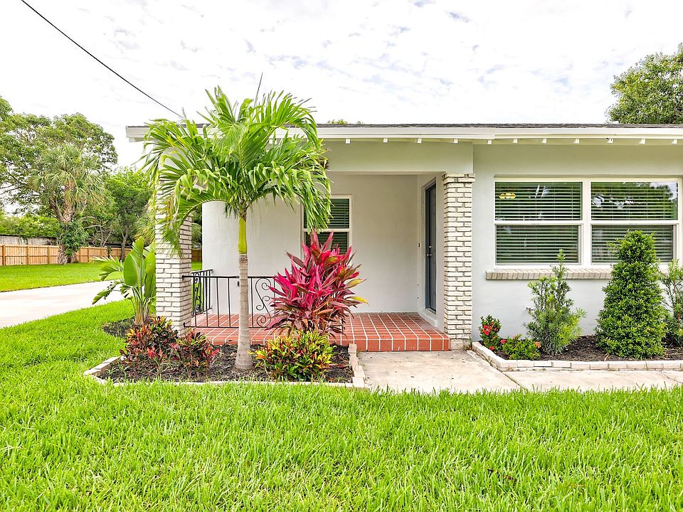 Completely remodeled quadruplex, with two duplex buildings and over