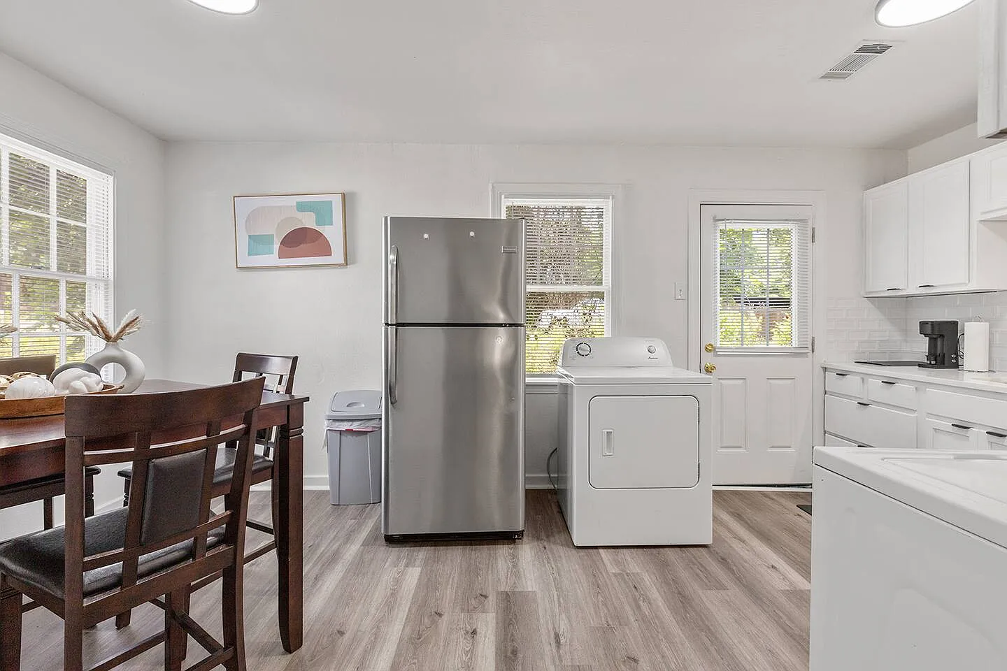 2 bed, 822 sqft, $2,400 — Photo 1