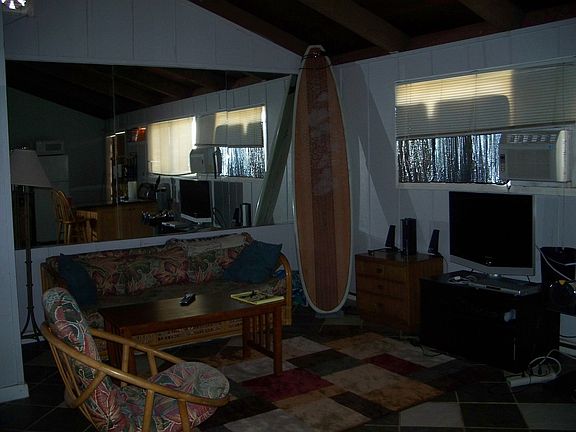 Separate living qrtrs./garage