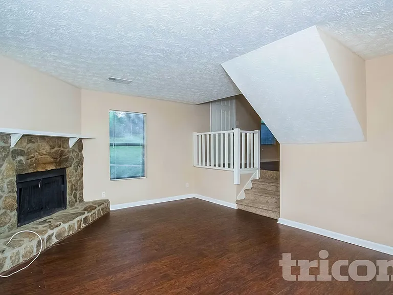 3341 Goldenchain Dr — Photo 3