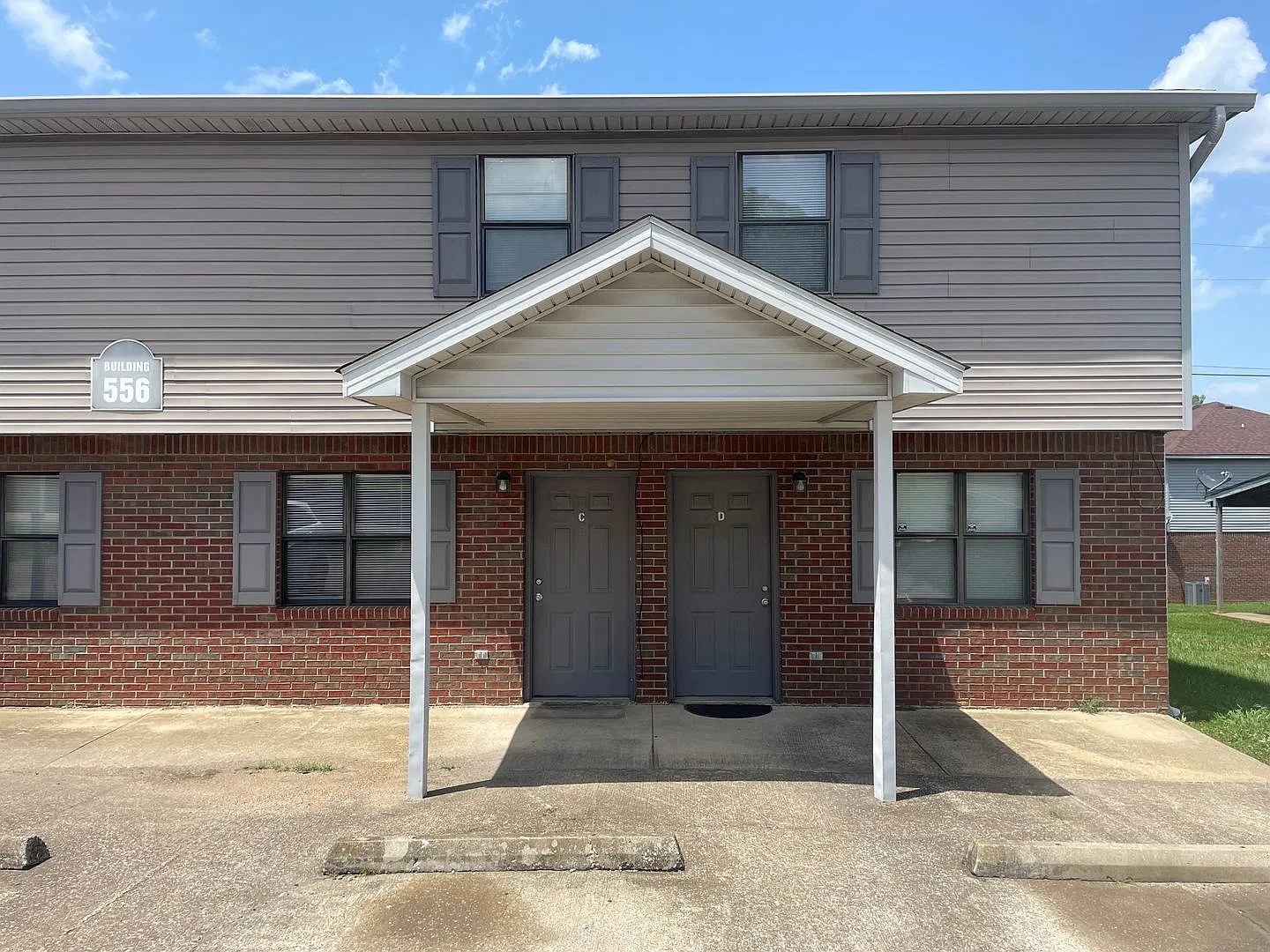 South Campus Place Townhome! — Photo 2