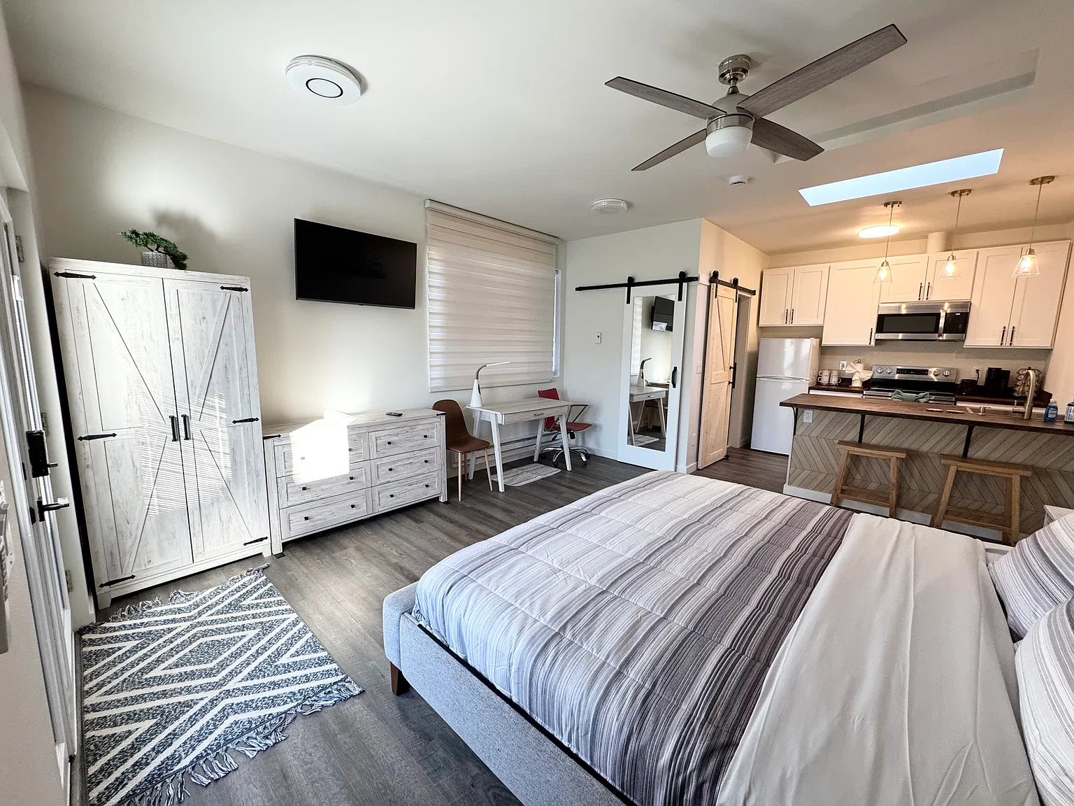 Studio, 350 sqft, $1,400 — Photo 4