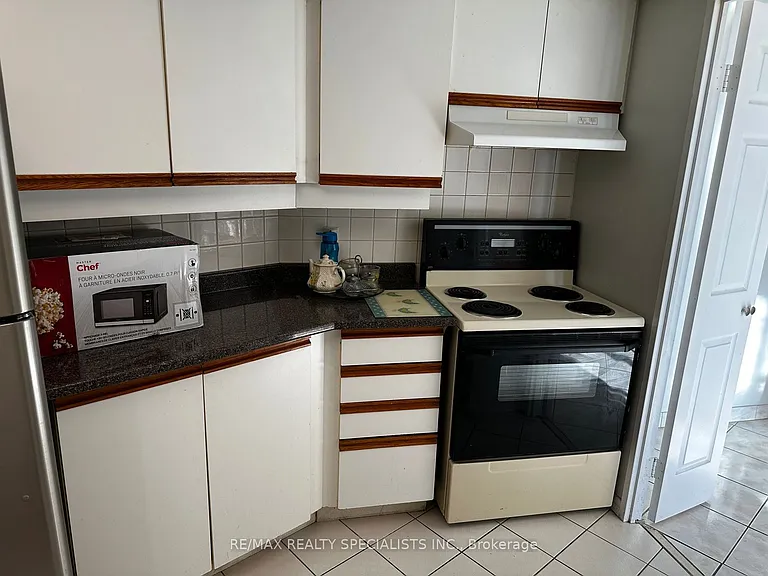 6 Humberline Dr #319 — Photo 4