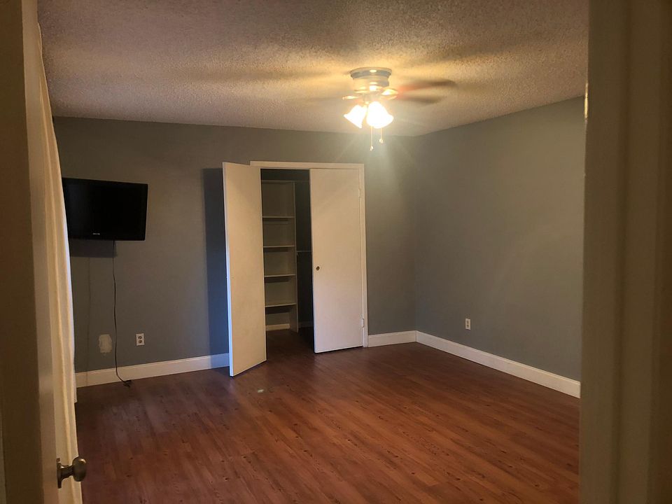 1st image of 2216 Jamestown Ln